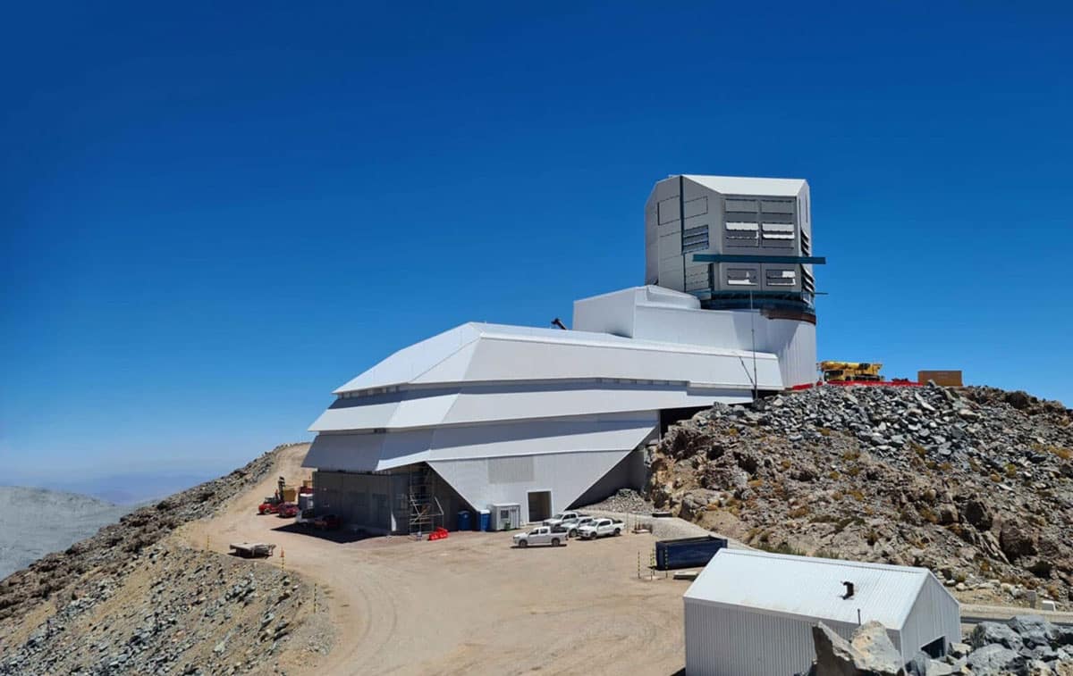 Blick auf das fast fertige Vera C. Rubin Observatory in Chile.Copyright: VRO/LSST