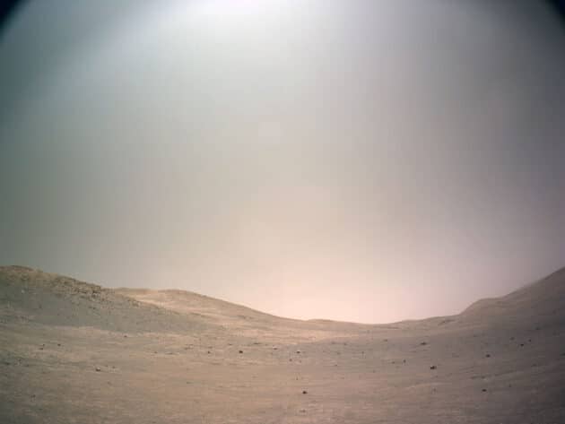 Blick des Mars-Rovers Perseverance auf den Mars-Horizont. Copyright: NASA