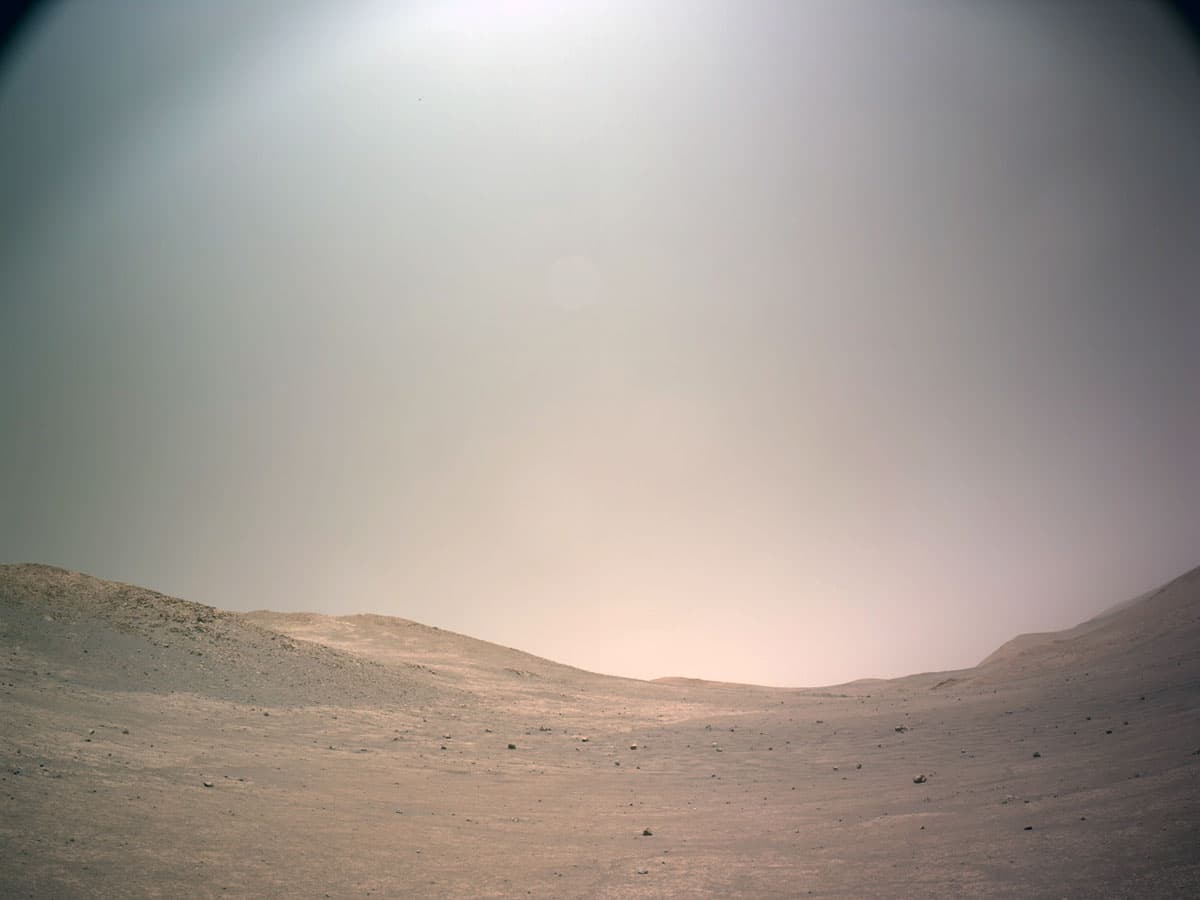 Blick des Mars-Rovers Perseverance auf den Mars-Horizont.Copyright: NASA