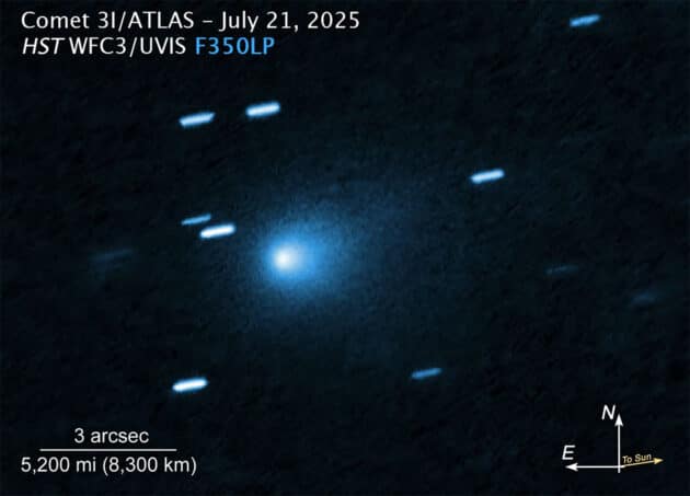 Das Hubble-Weltraumteleskop zeigt 3I/ATLAS am 21. Juli 2025 mit einem sonnenzugewandten Leuchten vor dem Objekt und ohne typischen Schweif. Copyright: D. Jewitt et al/NASA/Wikimedia)