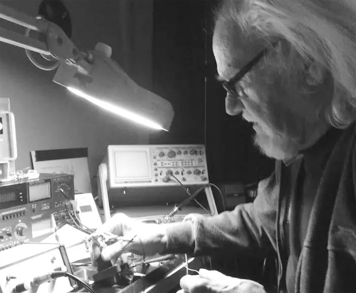 Hans Otto König (1932–2025) in seinem Labor.Copyright/Quelle: Hans O. and Anna M.König Wauters / HansOttoKoenig.wordpress.com