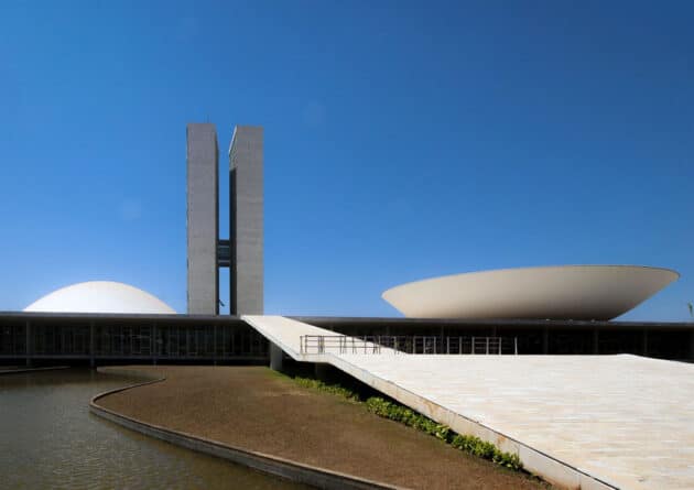 Blick auf das von Oscar Niemeyer entworfene Parlamentsgebäude in Brasilia. Copyright: Image by Renato Laky (via Pixabay.com) / Pixabay License