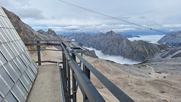 Beste Aussicht von der Terrasse der Umweltforschungsstation Schneefernerhaus.Copyright/Quelle: Julian Mutter / IFEX, JMU