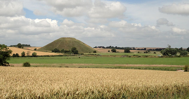 Panoramablick auf den Silbury Hill.Copyright: A. Müller für grewi.de