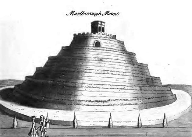 Noch 1776 zeichnete William Stukeley den Merlin’s Mount (sicherlich idealisiert) frei von Bewuchs und mit deutlichem Spiralterrassenpfad.