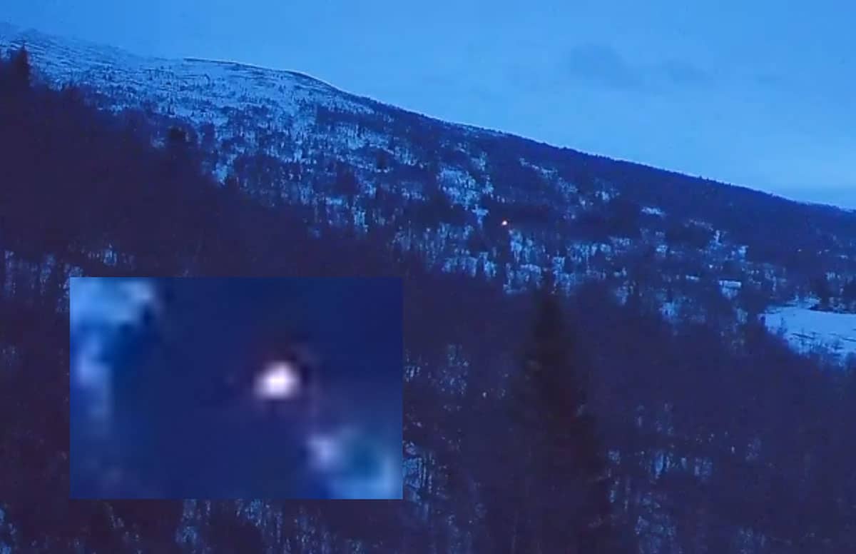 Standbild mit Ausschnittsvergrößerung aus der Aufnahmen „Ascending Light“ vom 25.12.2025.Copyright: Project Hessdalen