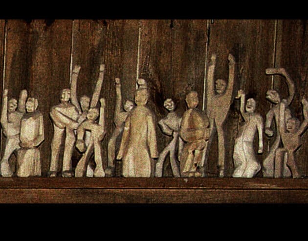 Bislang konnten erst wenige der 369 Holzmännchen gesäubert und ausgestellt werden. Copyright: M. Svensson