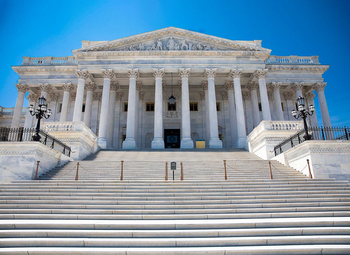 Blick über die Stufen des Kapitol-Gebäudes in Washington D.C.Copyright: US Senate Democrats (Public Domain)
