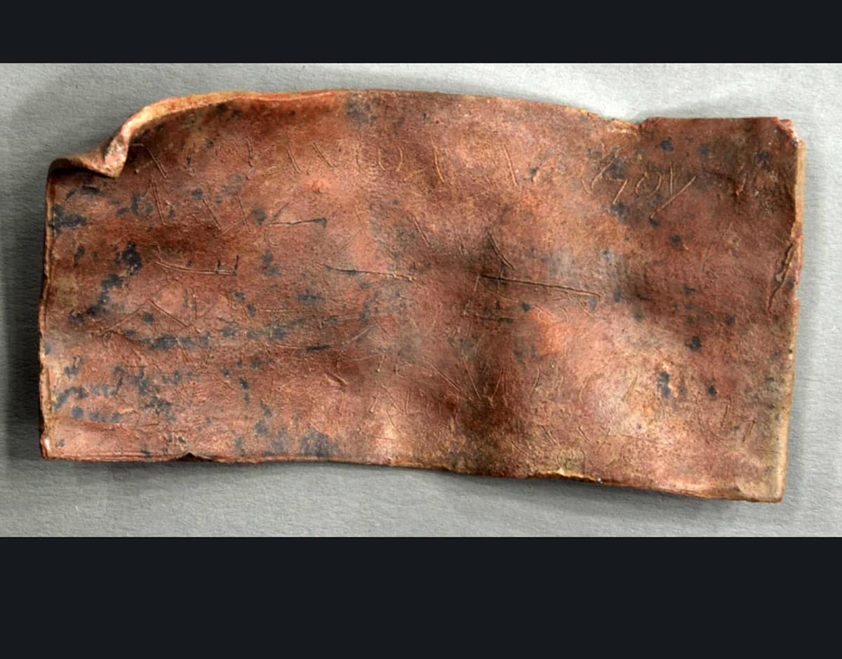 Die Heerlener Fluchtafel mit einer auf Altgriechisch verfassten Anrufung von Gottheiten und Dämonen im ägyptischen Stil.Copyright/Quell: Elke Fuchs, Institut für Papyrologie, Universität Heidelberg