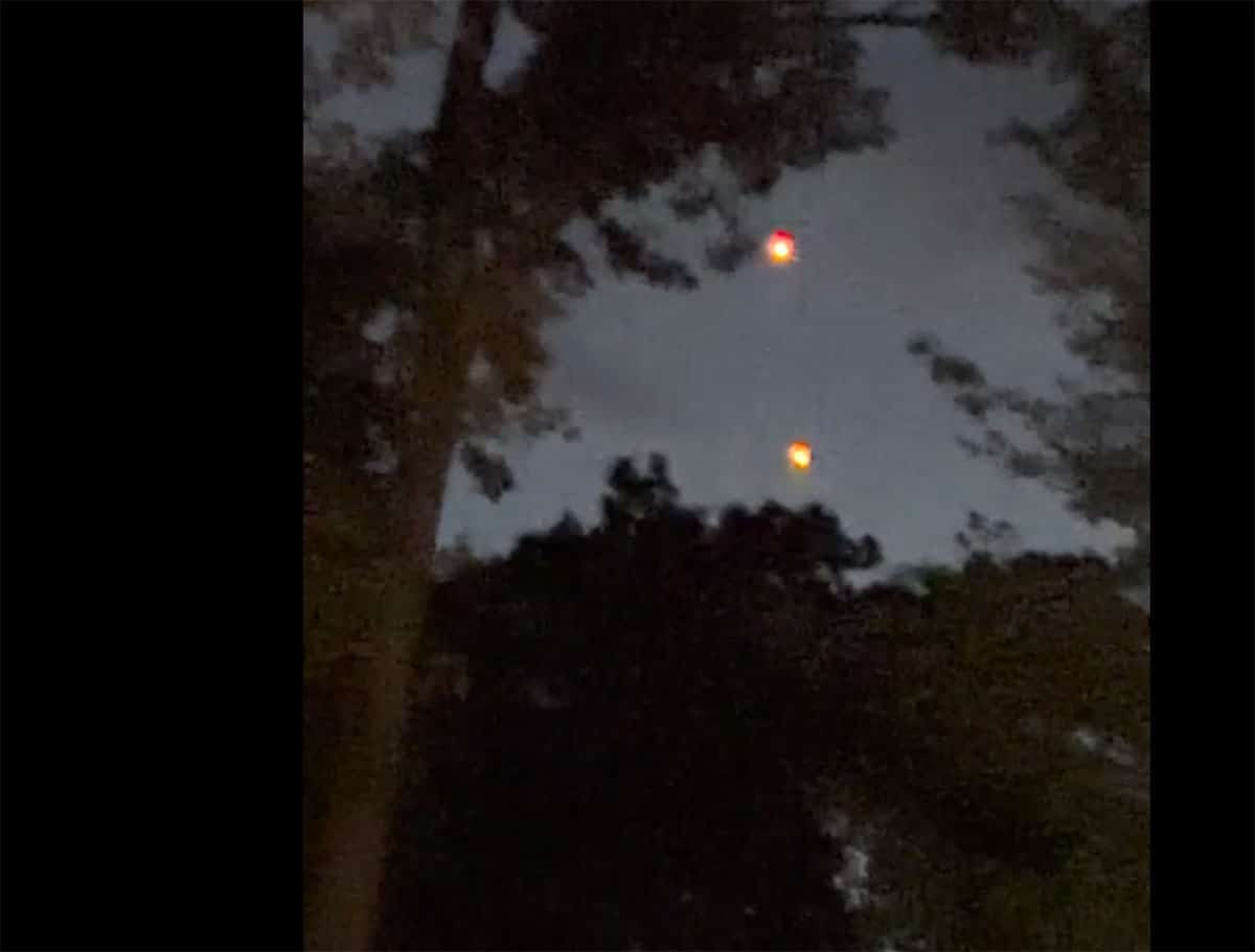 Beispiel für oft auch als „Orb“ beschriebene, kugelförmige Lichtphänomene. Das hiesige Bild zeigt ein Standbild aus einem Video zu einer vom US-Kriegsministerium Veröffentlichten FBI-Akte zu einer angeblichen UFO-Sichtung aus dem nordöstlichen Landesteil der USA 2025.Copyright: US Gov./DOW/PURSUE/FBI