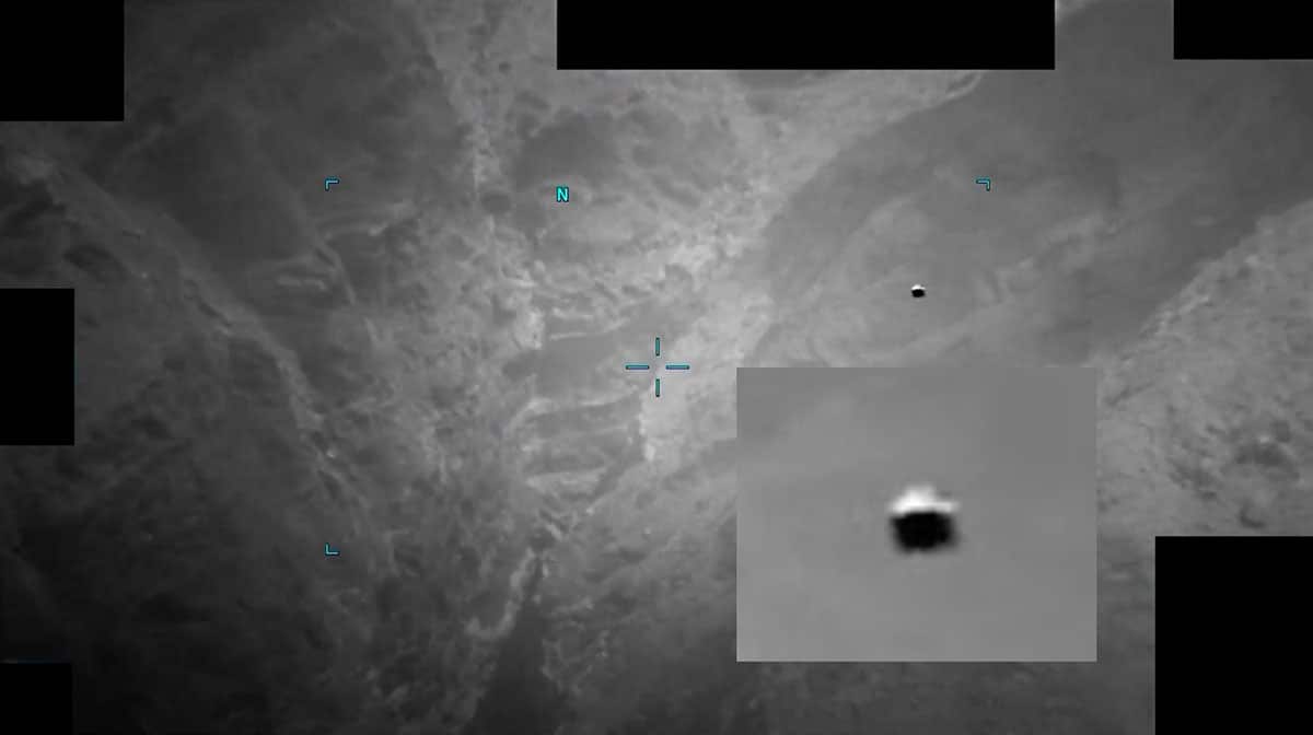 Standbild aus dem Video eines kubischen Flugobjekts, gefilmt von einer US-Aufklärungsplattform 2023 im "Nahen Osten".Copyright/Quelle: US Gov / DOW / PURSUE