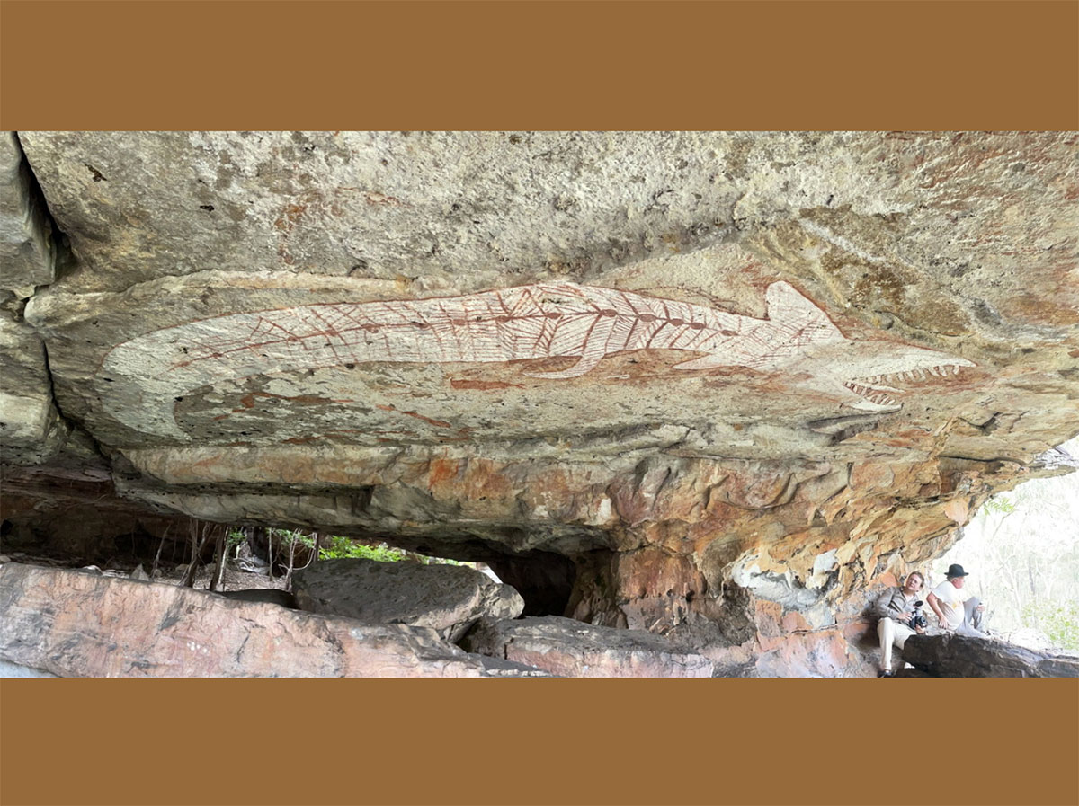 Eine mehr als sechs Meter lange Darstellung einer sogenannten Regenbogenschlange gehört zu den größten bislang bekannten Abbildungen dieser Art in der australischen Region Arnhem Land.Copyright/Quelle: P. Taçon / Taçon et al., Australian Archaeology 2026