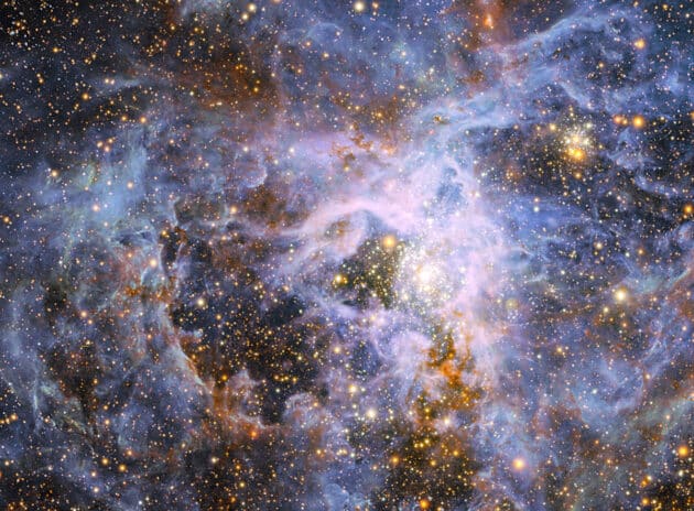 Symbolbild: Universum (hier der sog. Tarantelnebel). Copyright: ESO/M.-R. Cioni/VISTA Magellanic Cloud survey. Acknowledgment: Cambridge Astronomical Survey Unit