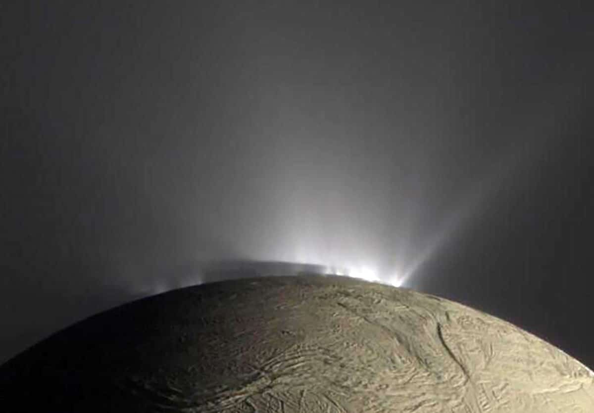 Blick auf den Südpol des Saturnmondes Enceladus, fotografiert von der NASA-Sonde „Cassini“.Copyright: NASA/JPL/Space Science Institute