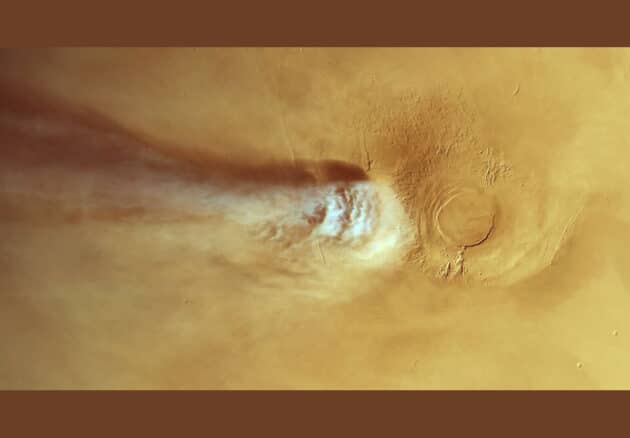 Blick der ESA-Sonde „Mars Express“ auf die „Arsia Mons Elongated Cloud“ (AMEC) im Juni 2024. Copyright/Quelle: ESA/DLR/FU Berlin / CC BY-SA 3.0 IGO / ESA Standard Licence