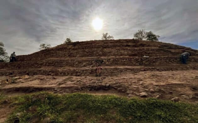 Blick auf den westlichen Pyramidenbau während der Frühlings-Tagundnachtgleiche. Copyright/Quelle: Alberto Diez Barroso Repizo, INAH
