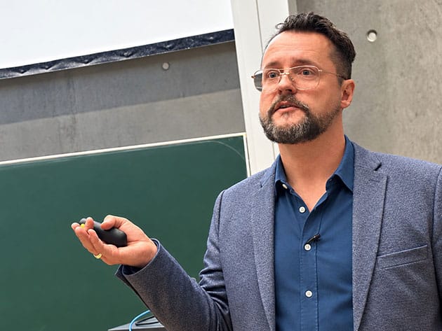 Der Bremer Politikwissenschaftler Dr. Christian Peters.Quelle: grewi.de