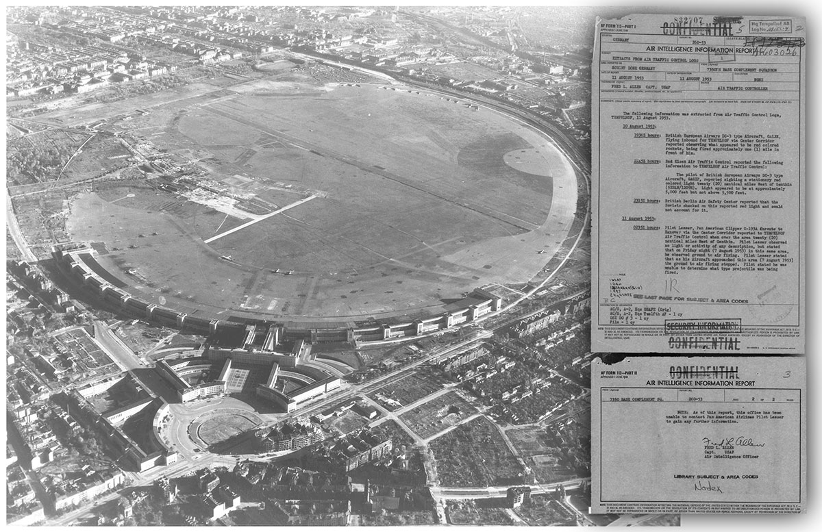 Die bislang unbekannte Fall-Akte zu einer UFO-Sichtung durch Piloten im August 1953 über dem Flughafen Berlin-Tempelhof (l.) vor dem Hintergrund eines historischen Luftbildes der damaligen Tempelhof Air Base im Jahr 1948.Copyright: US Gov./DOW/PURSUE, USAF