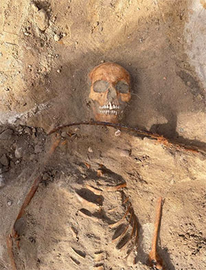 Fundsituation im berühmten Vampirgrab von Pień.Copyright: www.facebook.com/pien.badaniaarcheologiczne